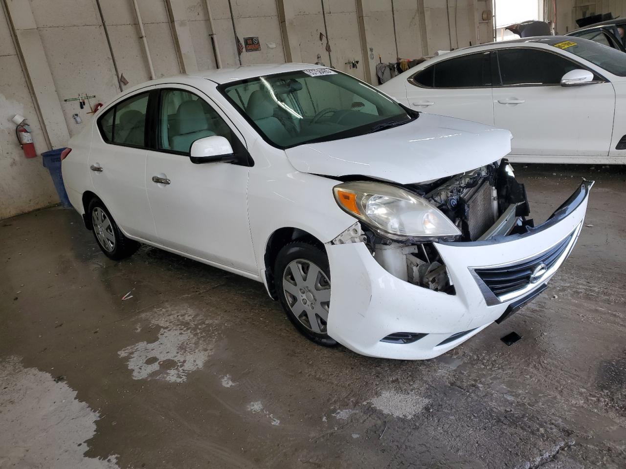 NISSAN VERSA S