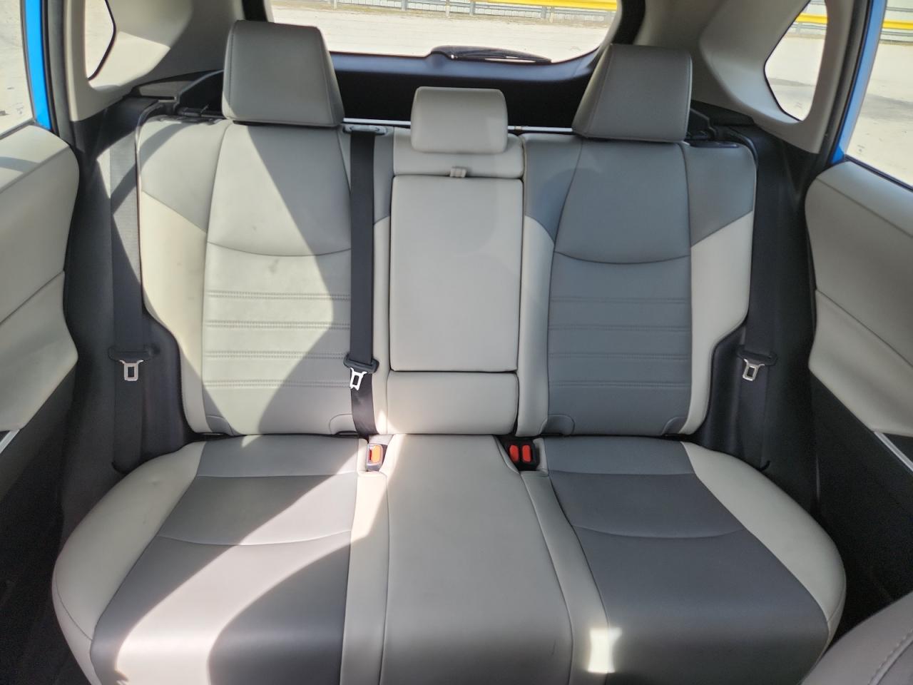 TOYOTA RAV4 XLE PREMIUM