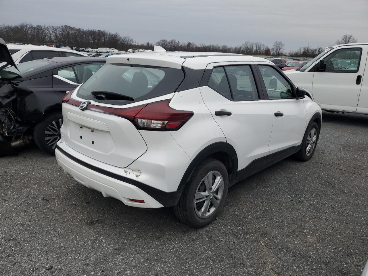 NISSAN KICKS S