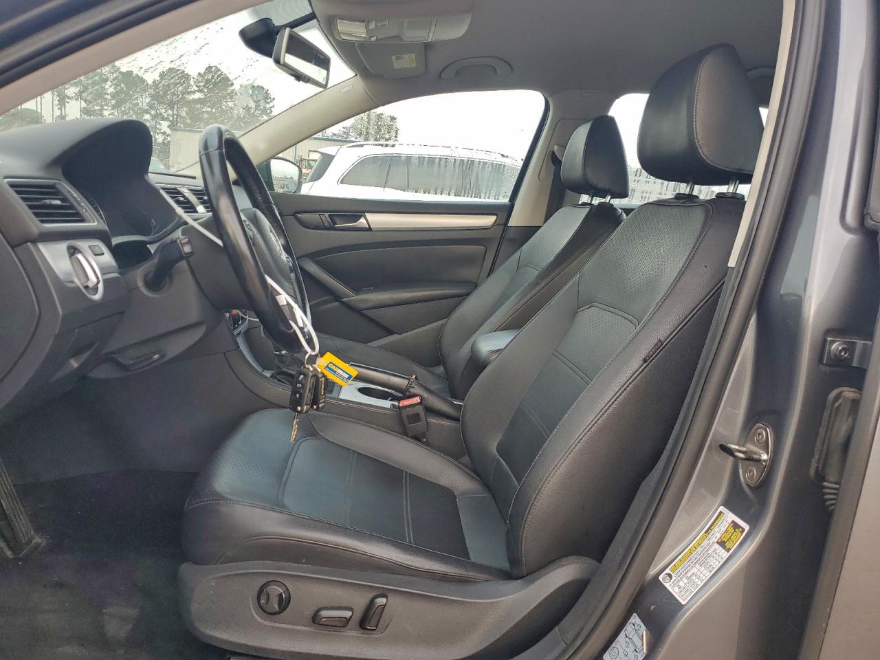 VOLKSWAGEN PASSAT SE