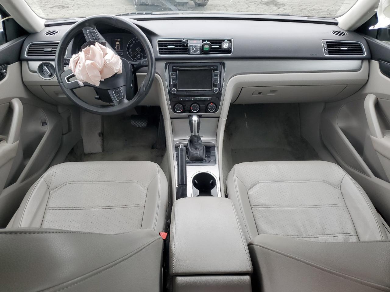 VOLKSWAGEN PASSAT SE