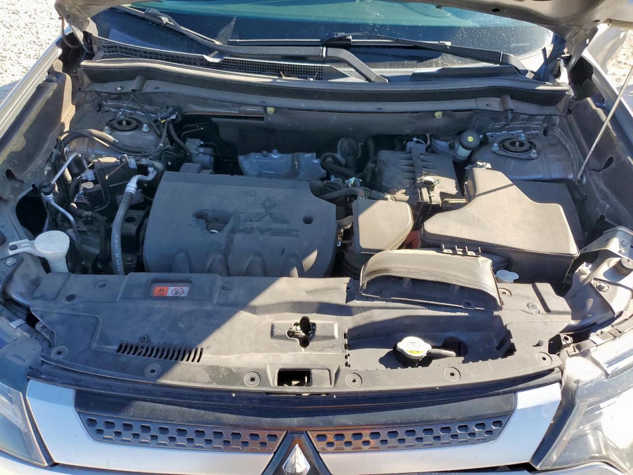 MITSUBISHI OUTLANDER SE