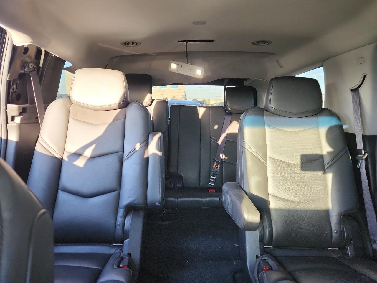 CADILLAC ESCALADE LUXURY