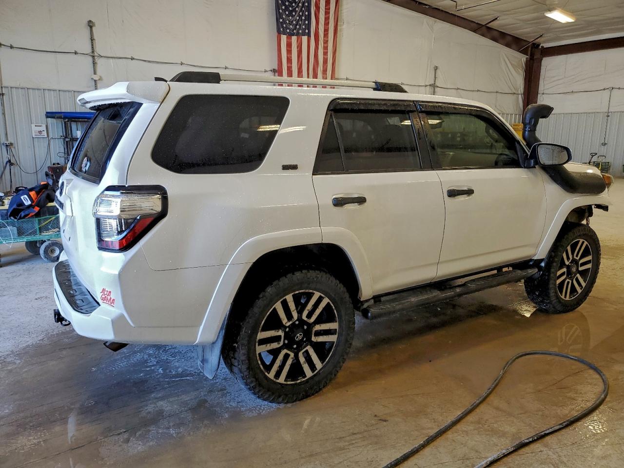 TOYOTA 4RUNNER SR5/SR5 PREMIUM