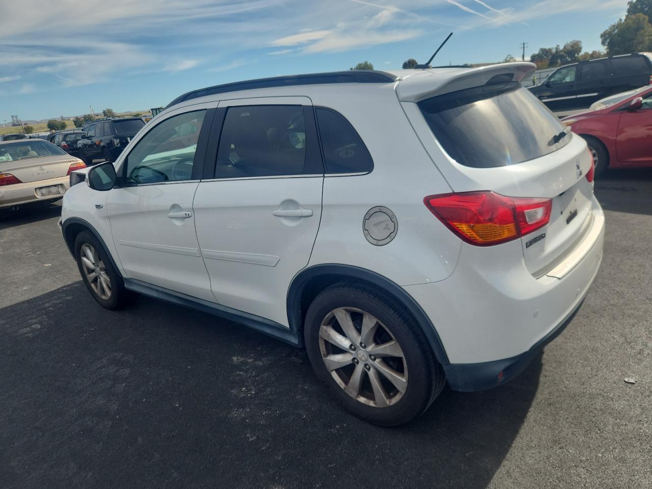 MITSUBISHI OUTLANDER SE