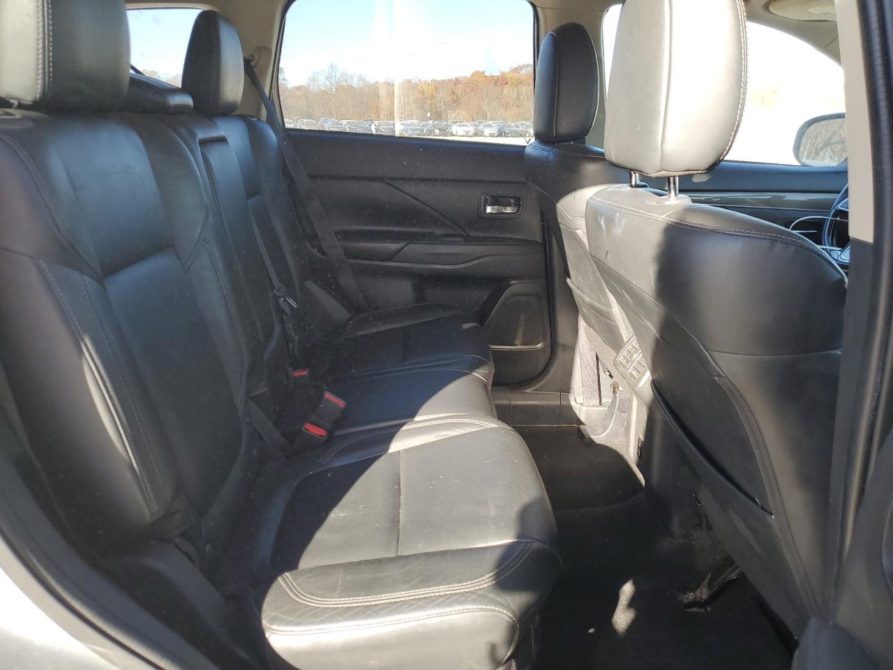 MITSUBISHI OUTLANDER SE