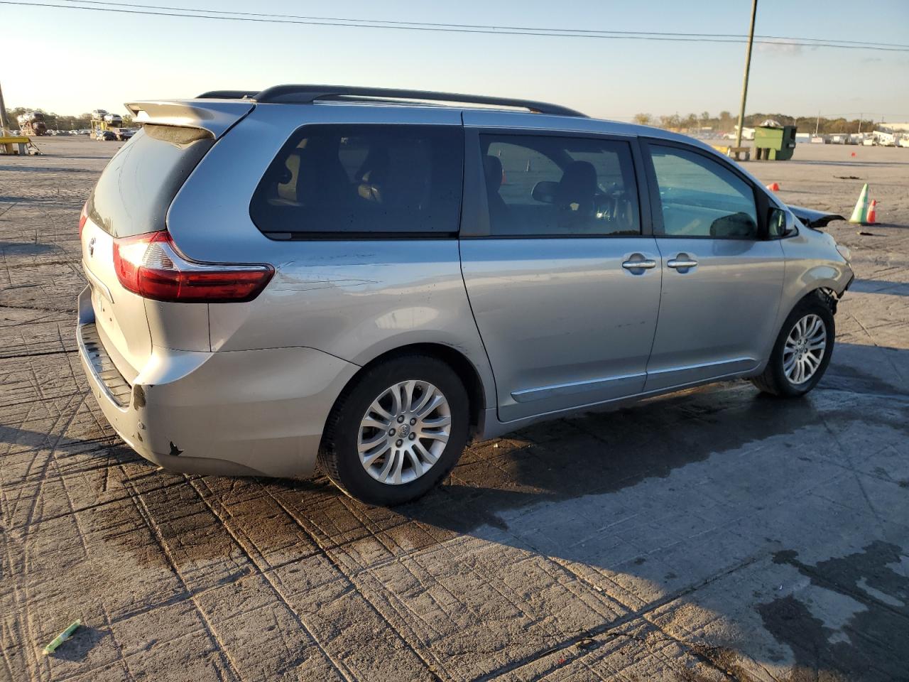 TOYOTA SIENNA XLE