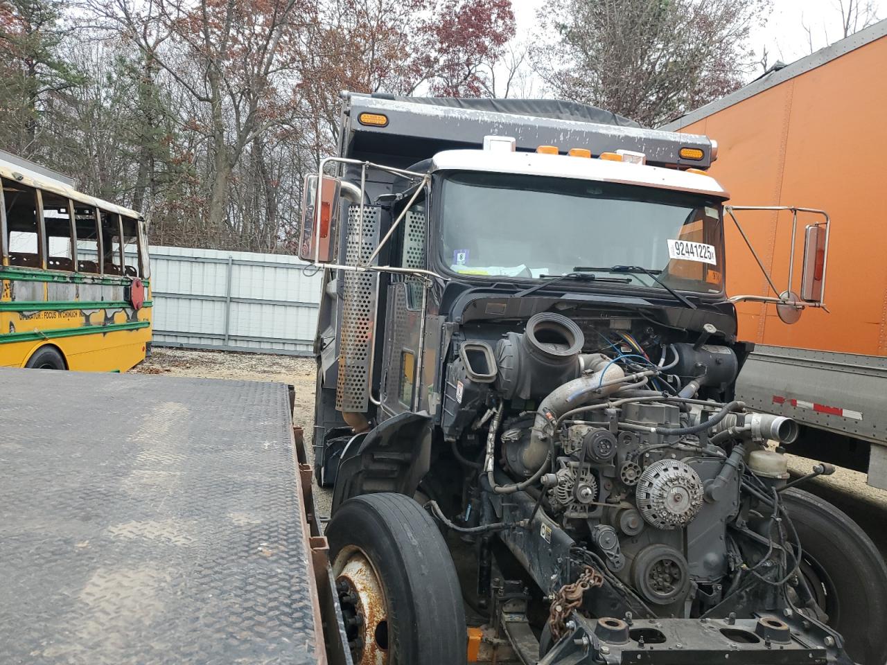 Lot #3301781335 2021 KENWORTH T370