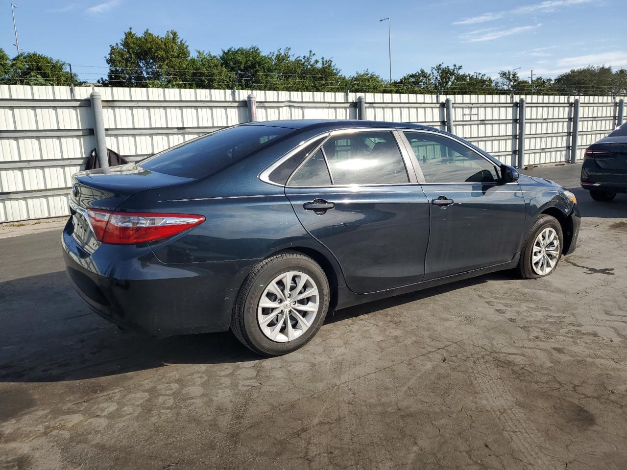 TOYOTA CAMRY LE