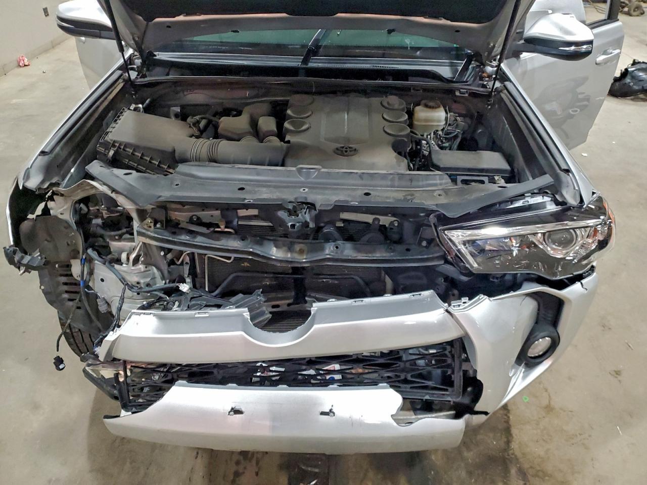 TOYOTA 4RUNNER SR5/SR5 PREMIUM