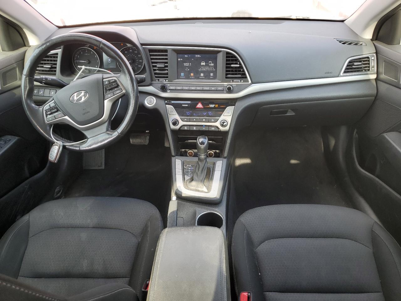 HYUNDAI ELANTRA SE