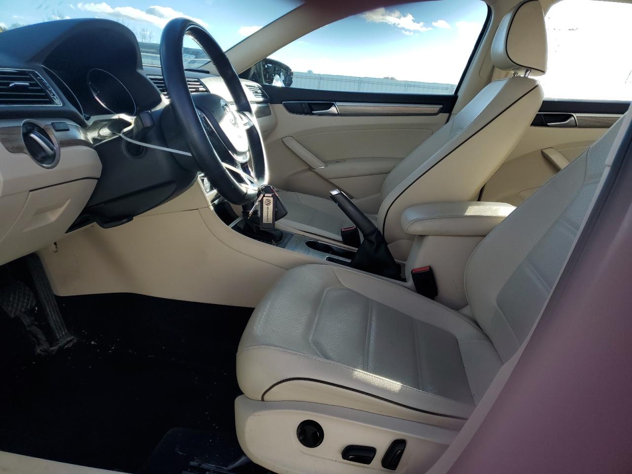 VOLKSWAGEN PASSAT SE