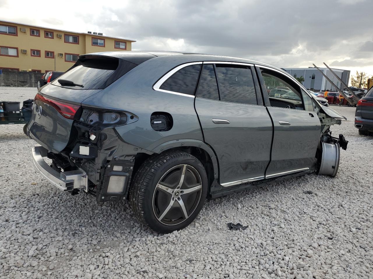 MERCEDES-BENZ EQE SUV 350+