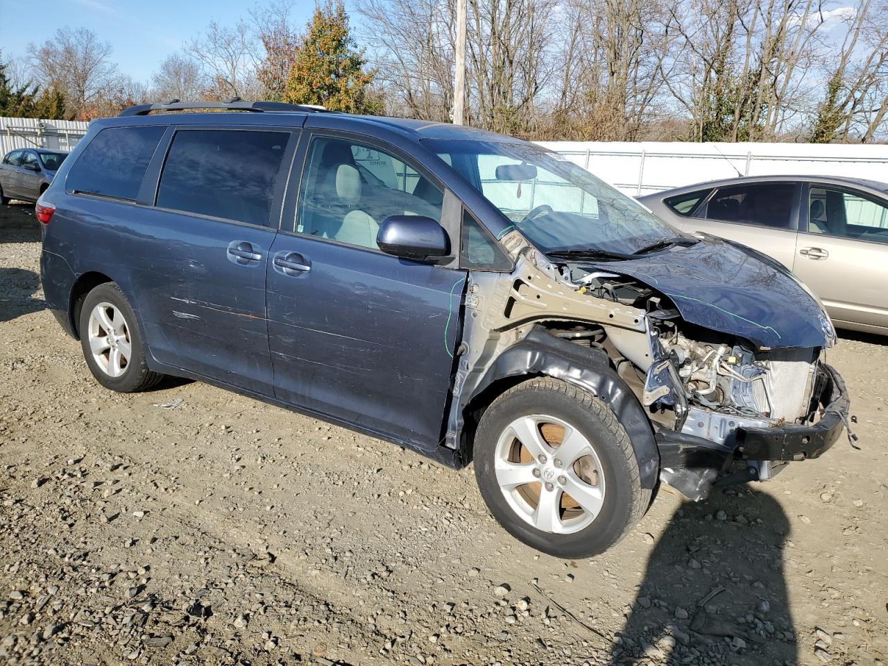 Lot #3298105174 2015 TOYOTA SIENNA LE