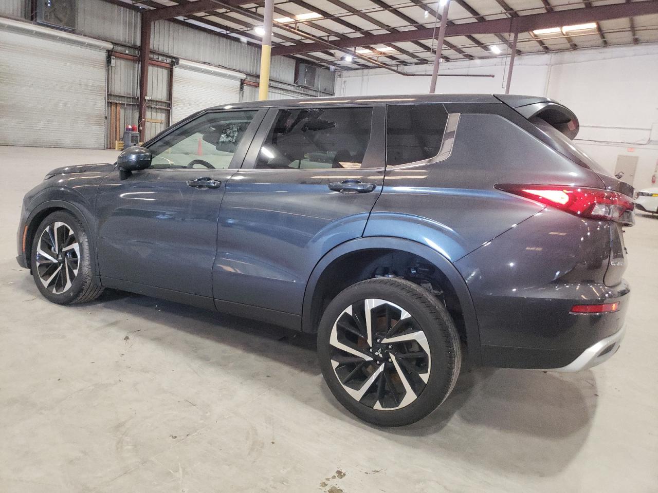 MITSUBISHI OUTLANDER SE