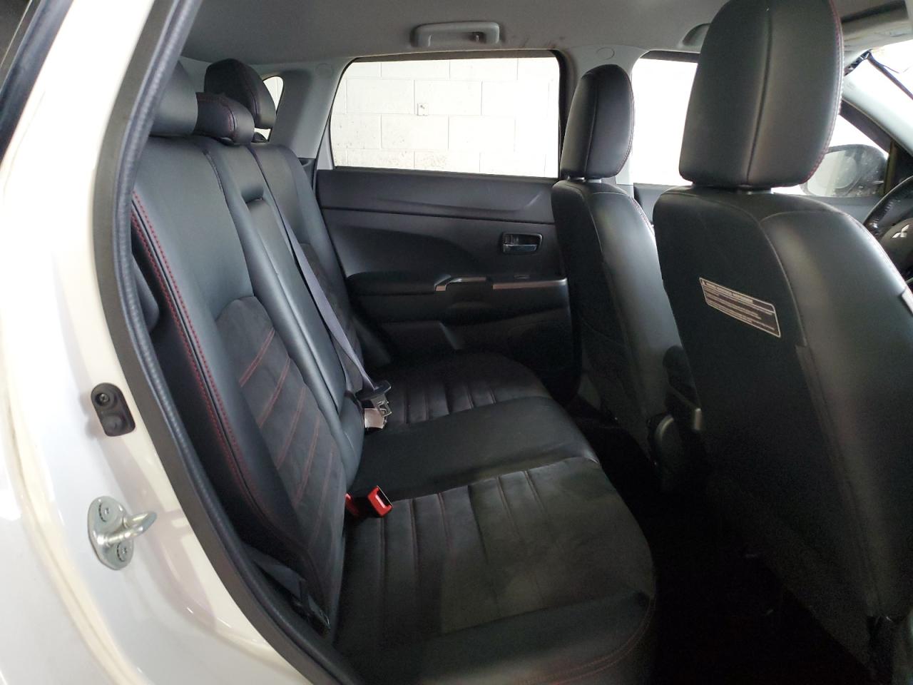 MITSUBISHI OUTLANDER ES