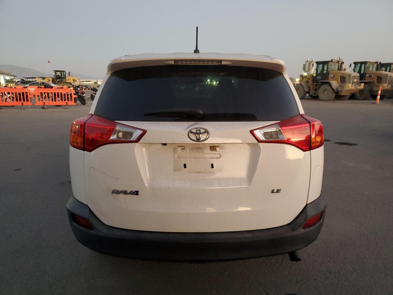 Toyota RAV4 Le Image 6