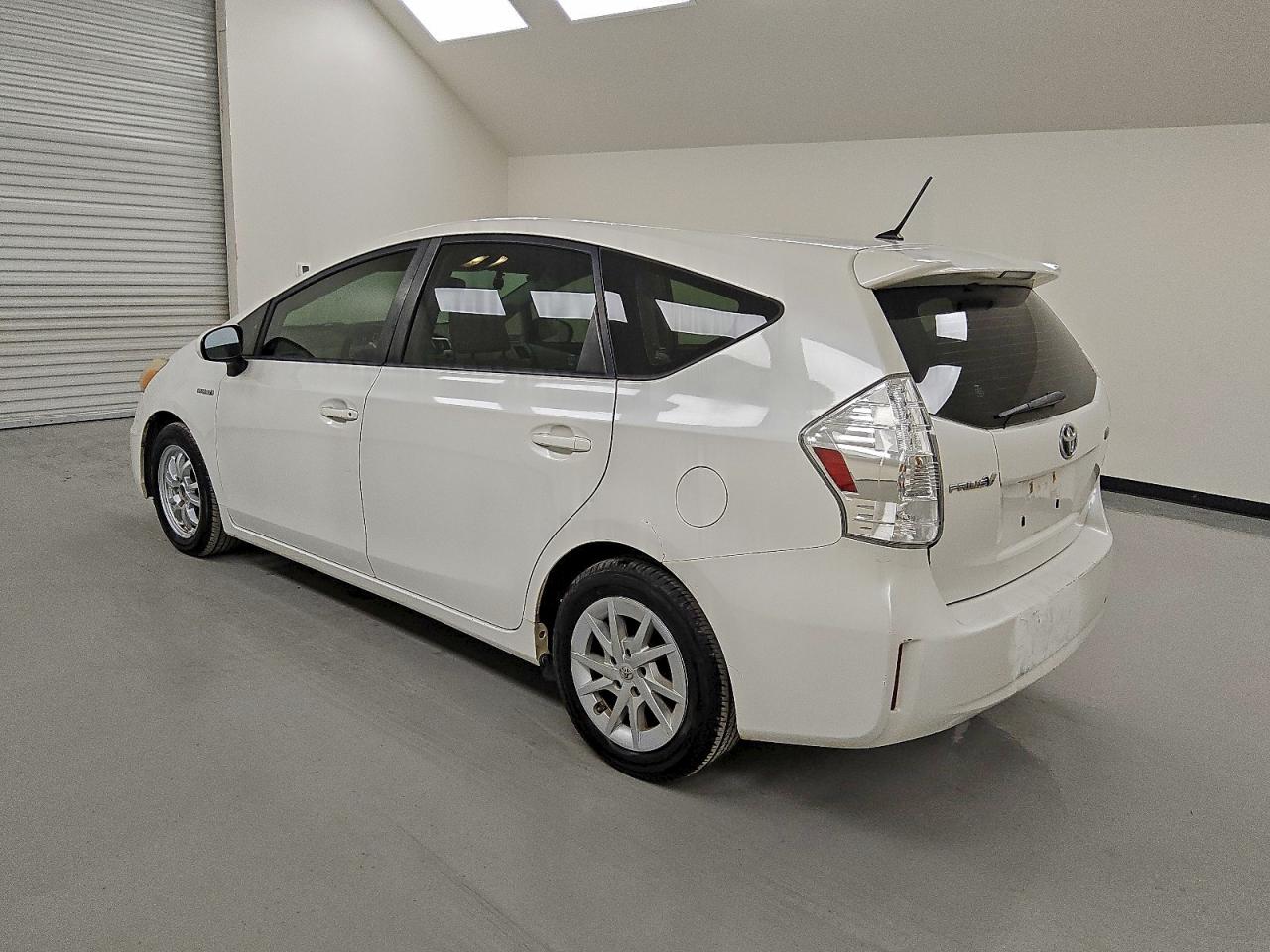 TOYOTA PRIUS V
