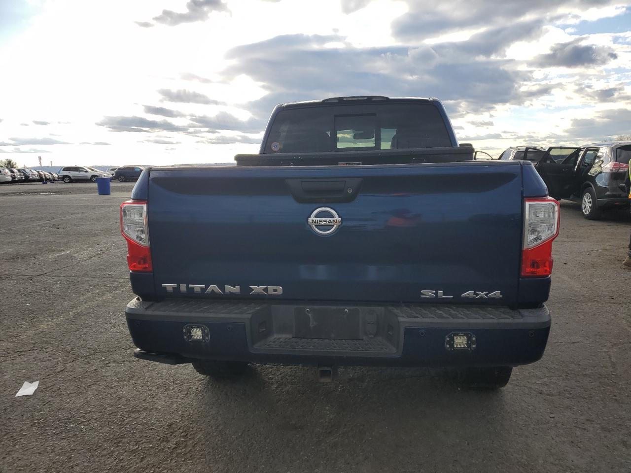 NISSAN TITAN SL