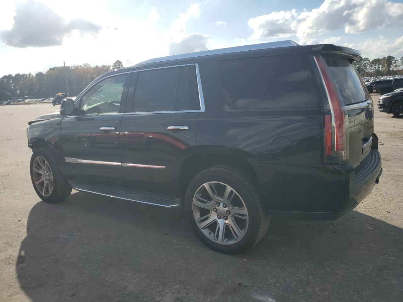 CADILLAC ESCALADE LUXURY