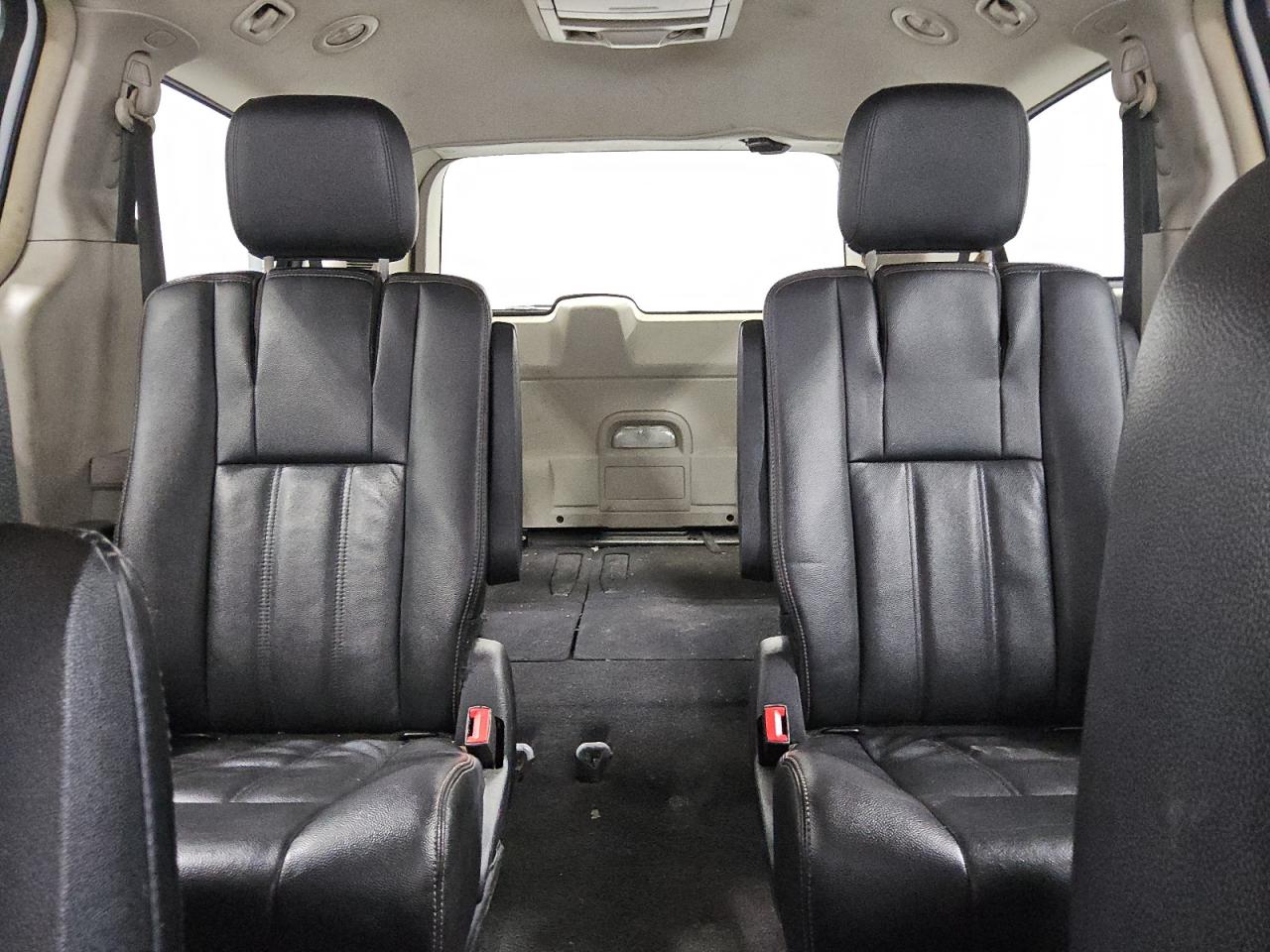 Lot #3310407005 2014 CHRYSLER TOWN & COU