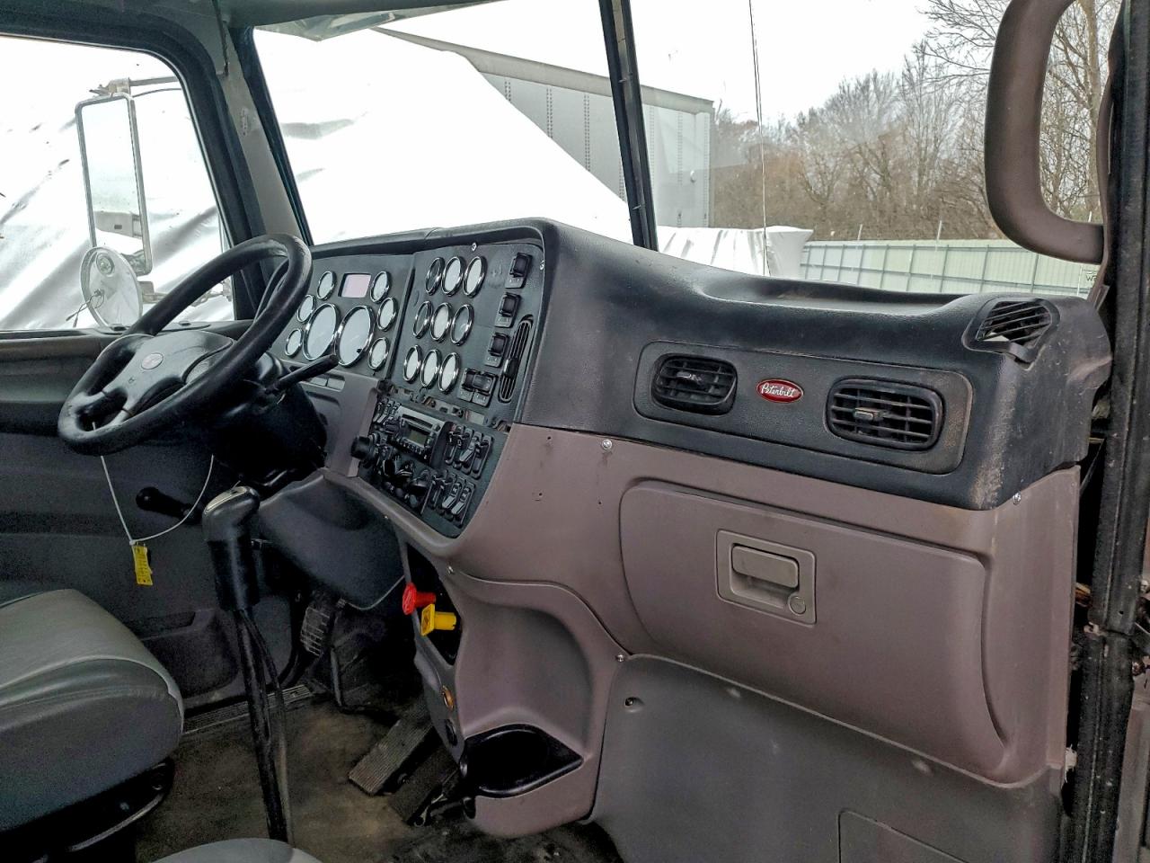 Lot #3294091945 2014 PETERBILT 365