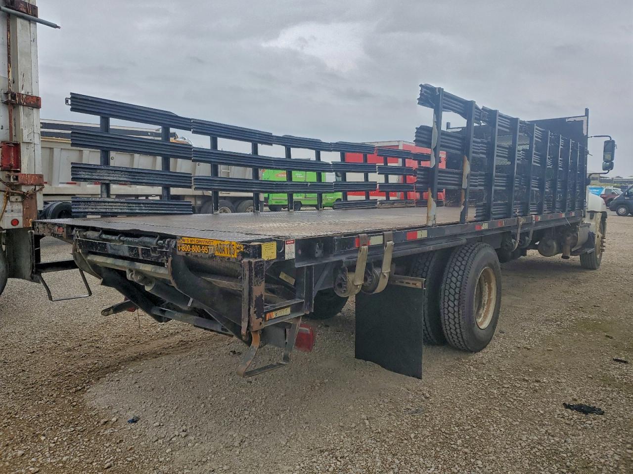 Lot #3305402303 2015 HINO 258/268