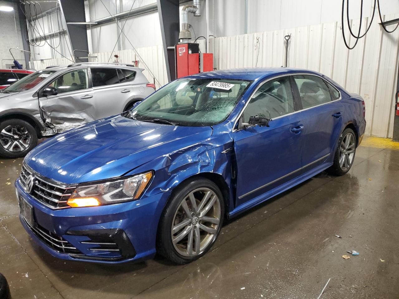 VOLKSWAGEN PASSAT R-LINE