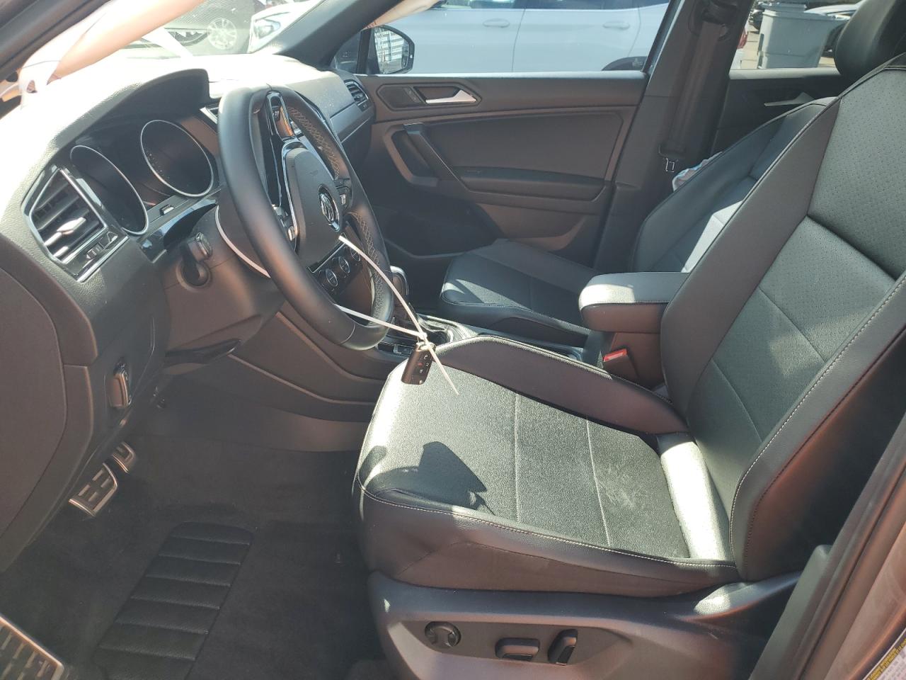 VOLKSWAGEN TIGUAN SE