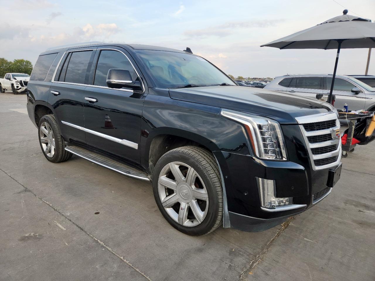 CADILLAC ESCALADE LUXURY