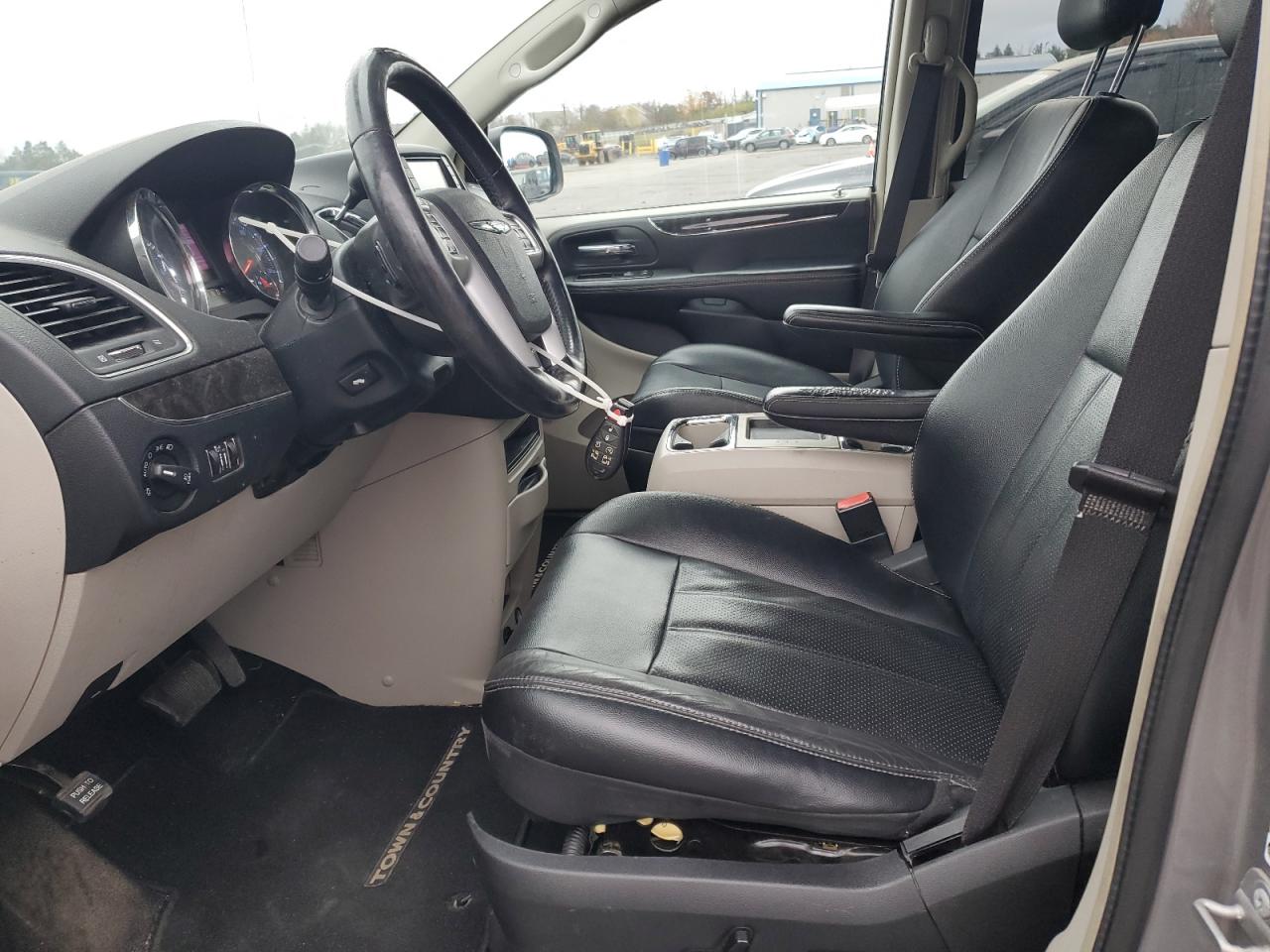 CHRYSLER TOWN & COUNTRY TOURING L