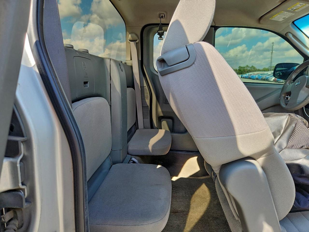 NISSAN FRONTIER KING CAB SE