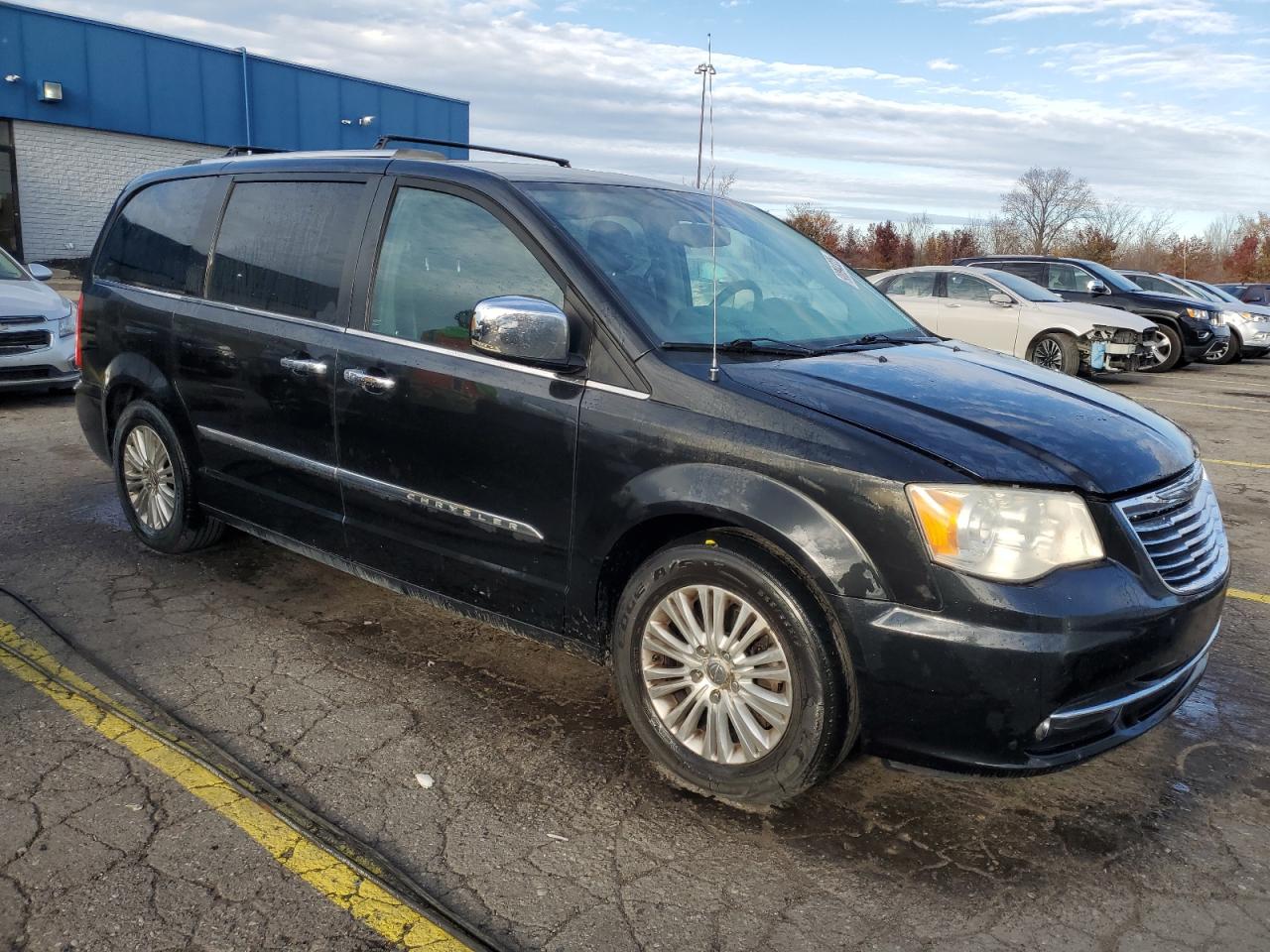 CHRYSLER TOWN & COUNTRY LIMITED