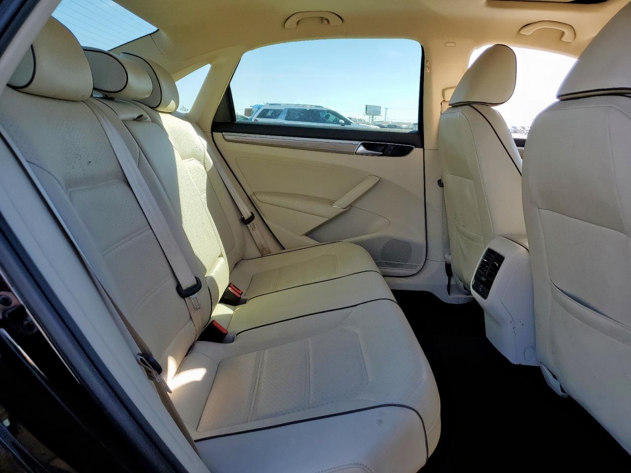 VOLKSWAGEN PASSAT SE