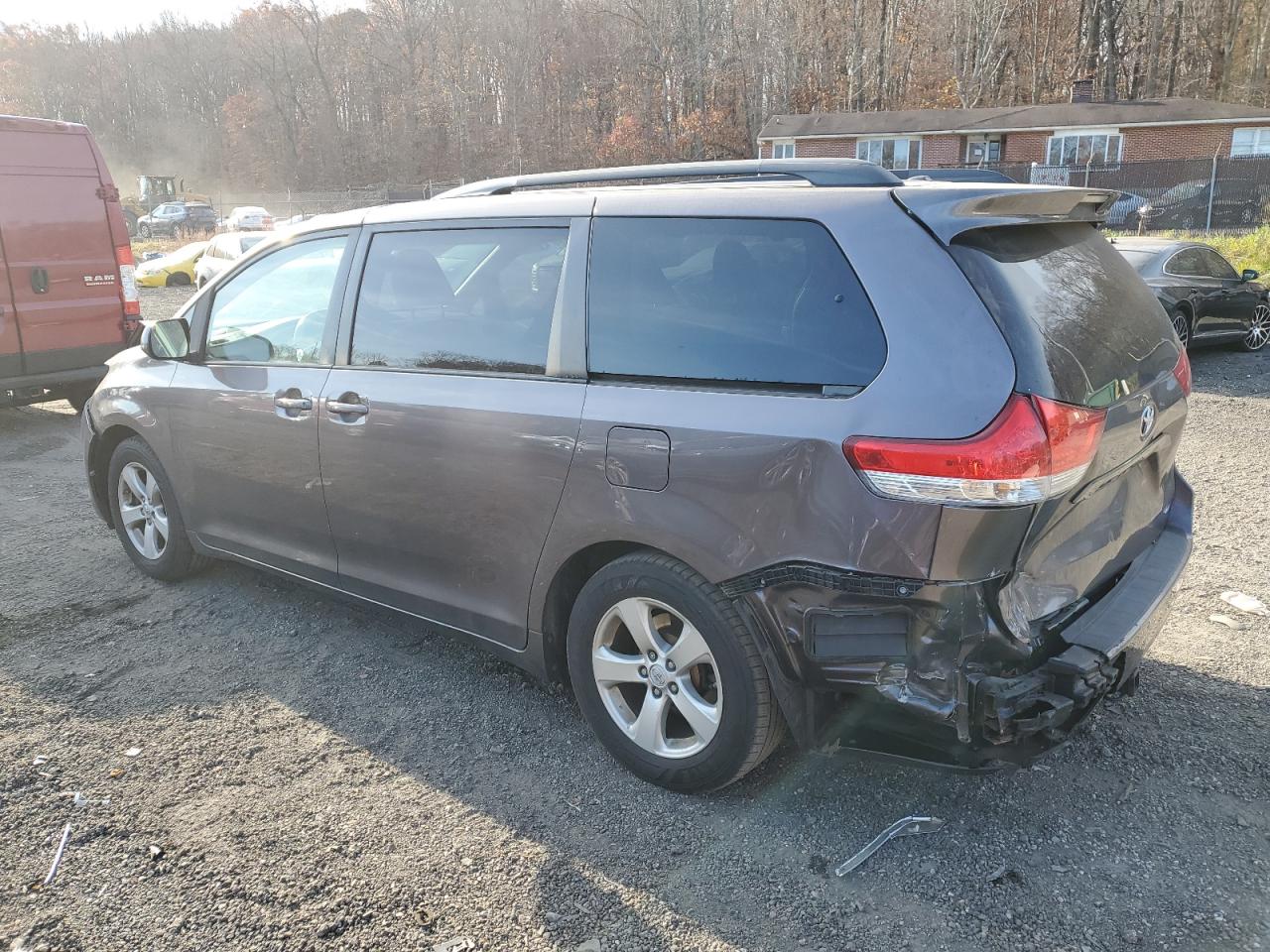 Lot #3291451501 2014 TOYOTA SIENNA LE