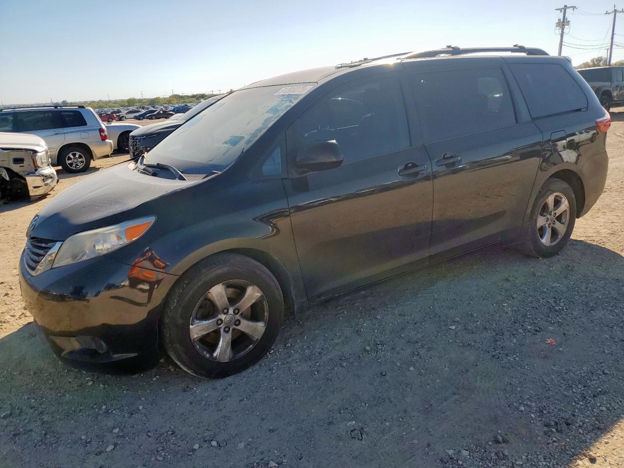 Lot #3279691915 2017 TOYOTA SIENNA LE