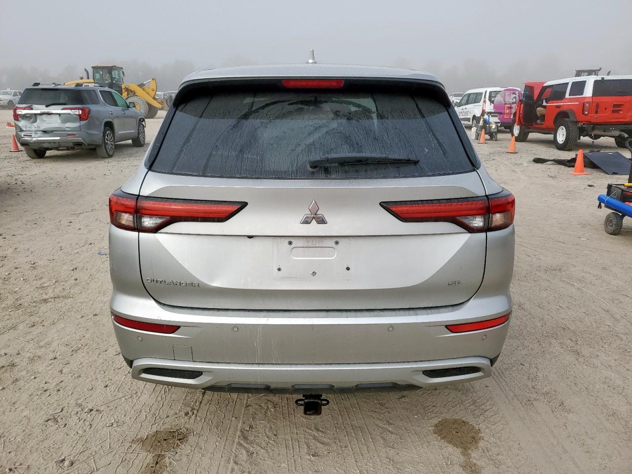 MITSUBISHI OUTLANDER SE