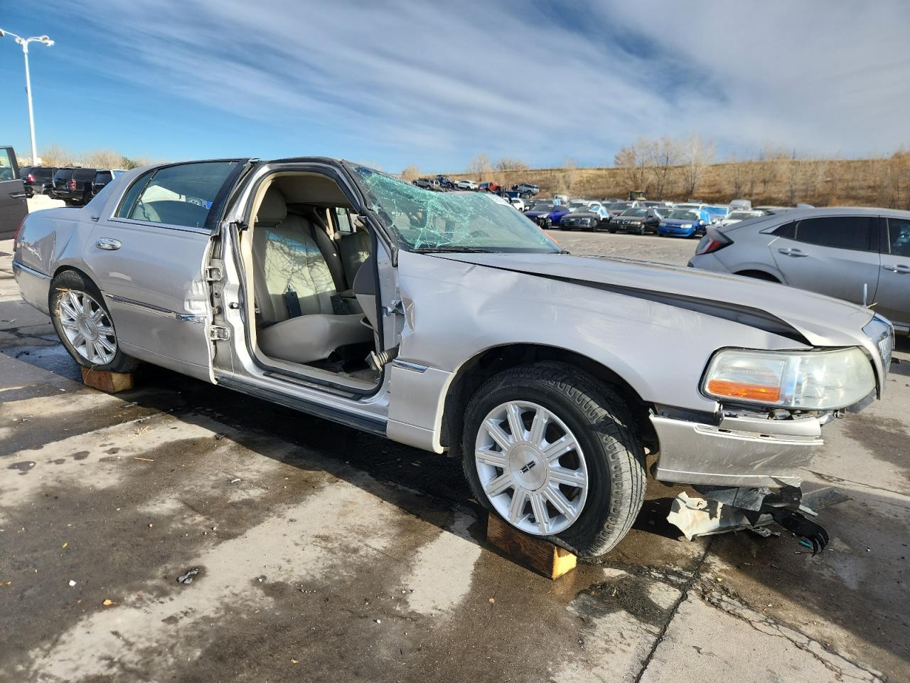 LINCOLN TOWN CAR SIGNATURE LIMITED