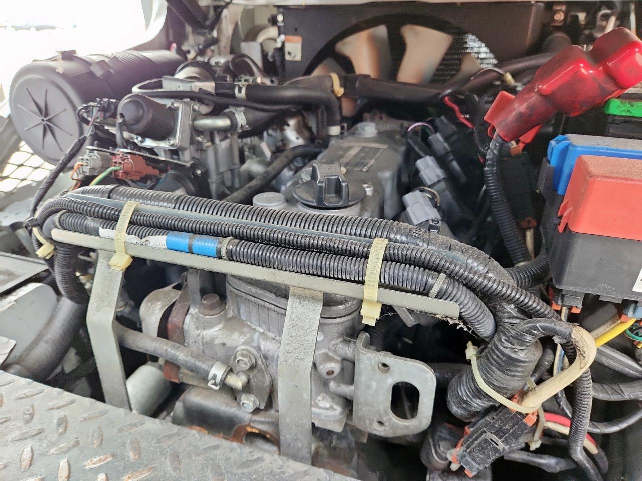 Lot #3304635943 2014 NISS FORKLIFT