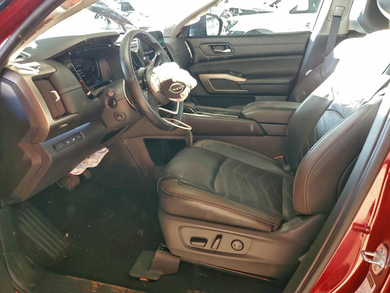 NISSAN PATHFINDER PLATINUM