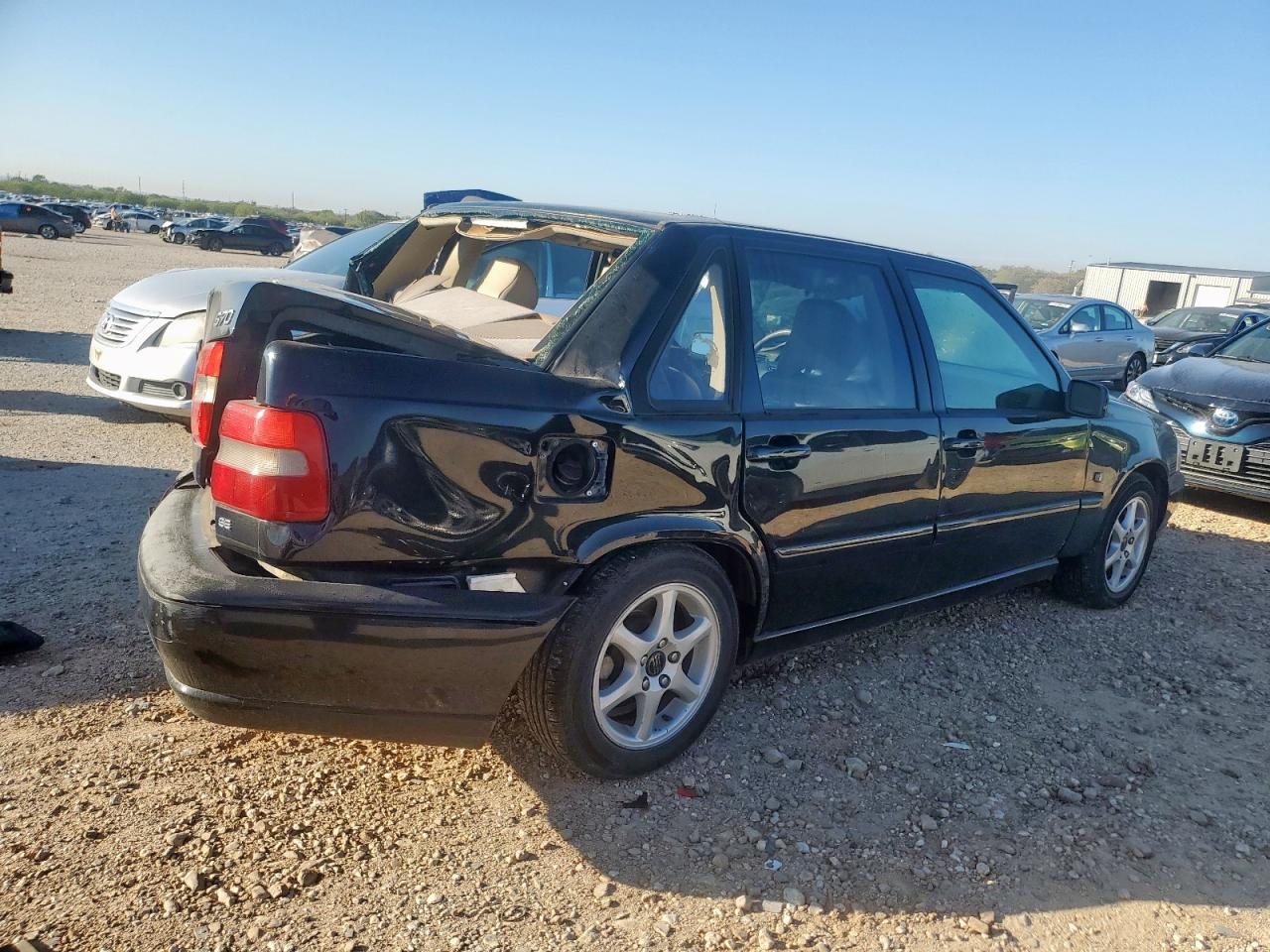 Lot #3287642029 2000 VOLVO S70 BASE