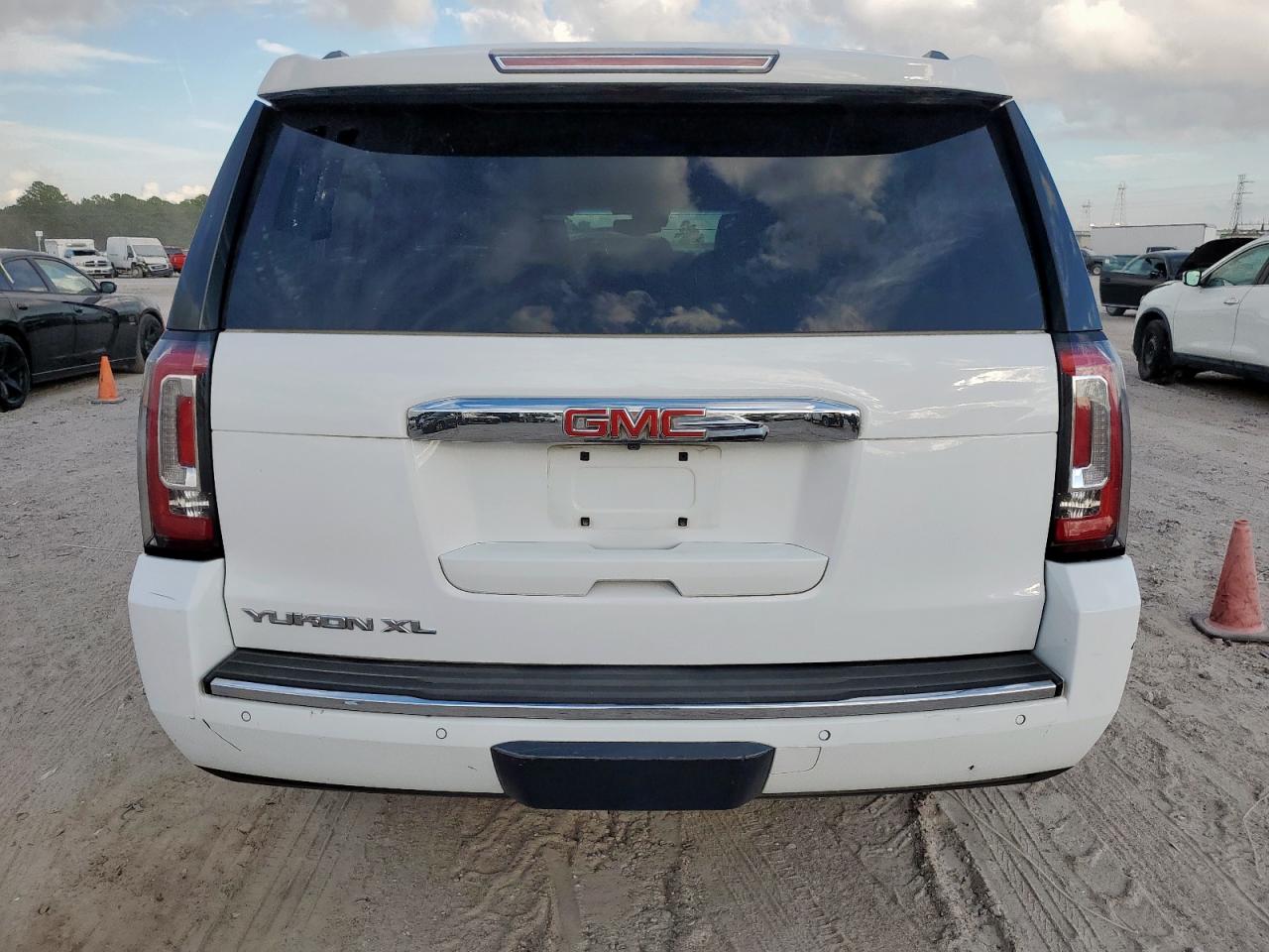 GMC YUKON DENALI