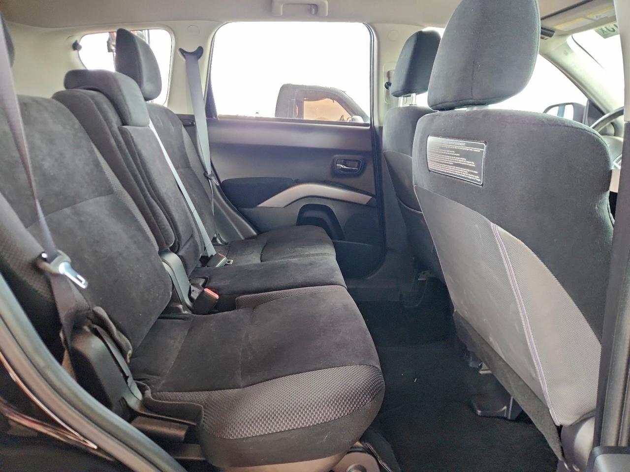 MITSUBISHI OUTLANDER ES