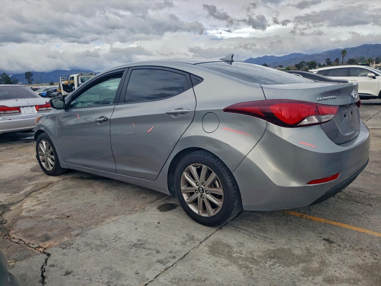HYUNDAI ELANTRA SE