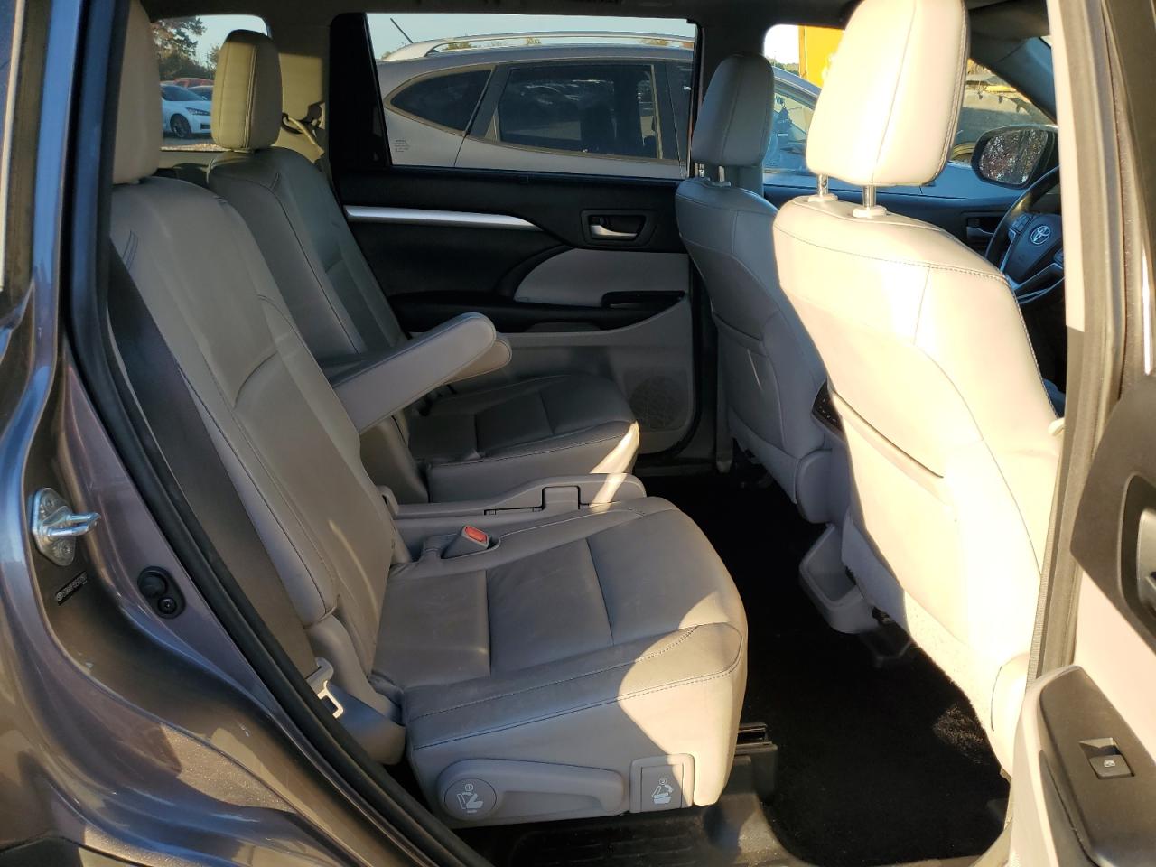 TOYOTA HIGHLANDER XLE