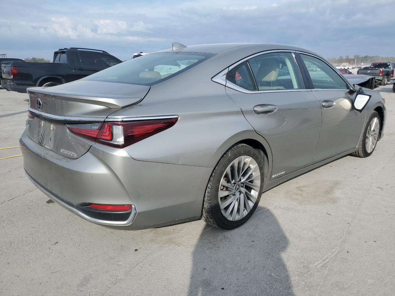 LEXUS ES 300H ULTRA LUXURY
