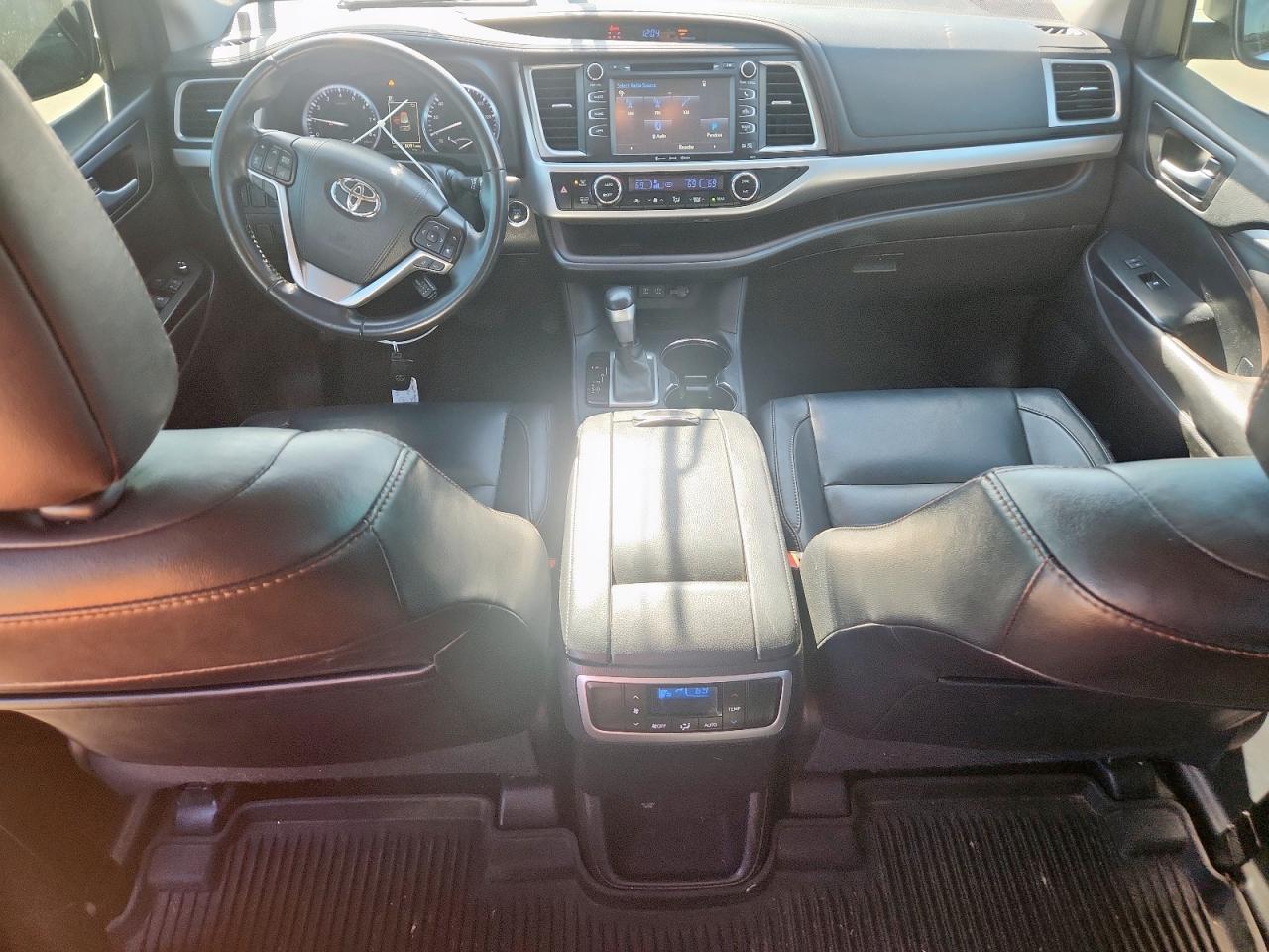 TOYOTA HIGHLANDER SE