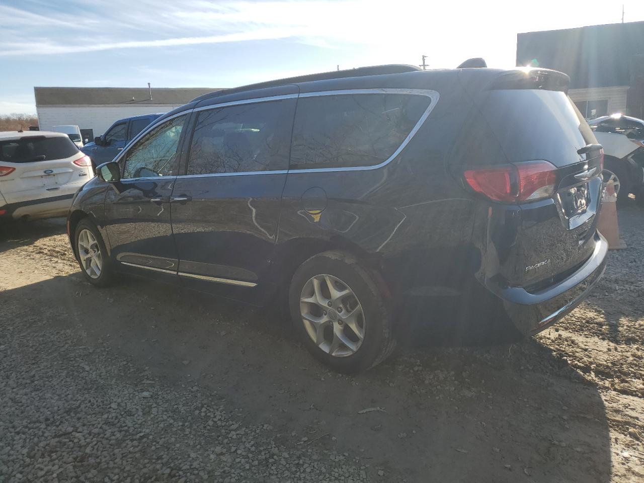 CHRYSLER PACIFICA TOURING L