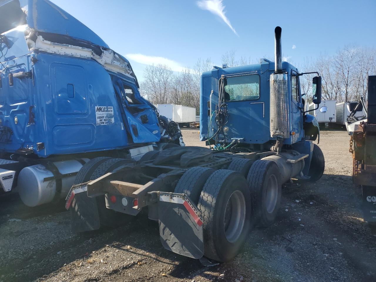 Lot #3290045260 2001 FREIGHTLINER CONVENTNL