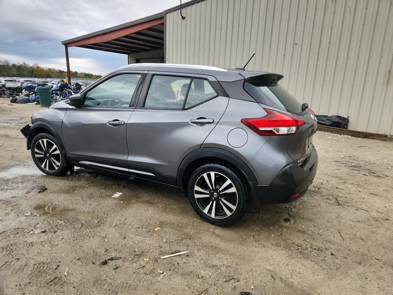 NISSAN KICKS S
